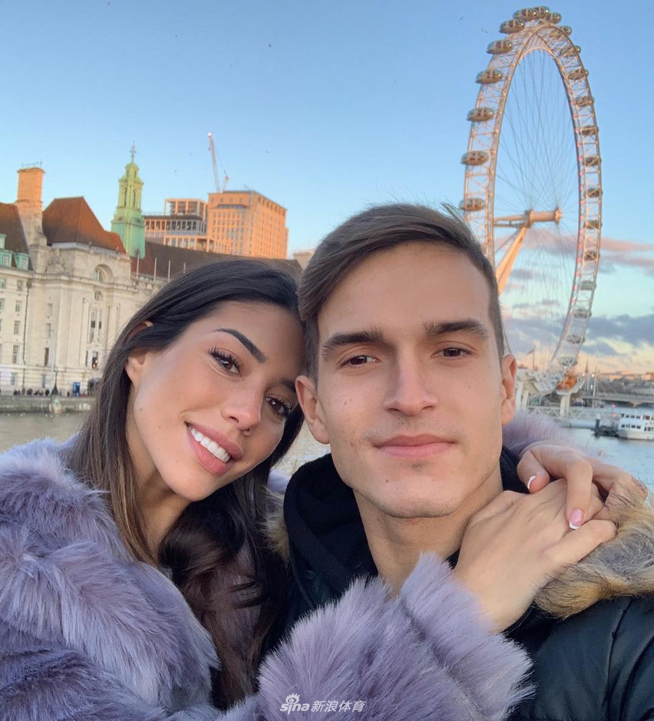 巴萨大将又撒狗粮！有这女友夫复何求？