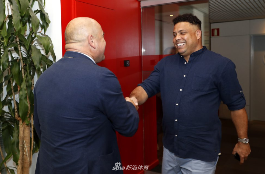 大罗又胖了?肚子越来越圆