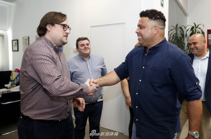 大罗又胖了?肚子越来越圆