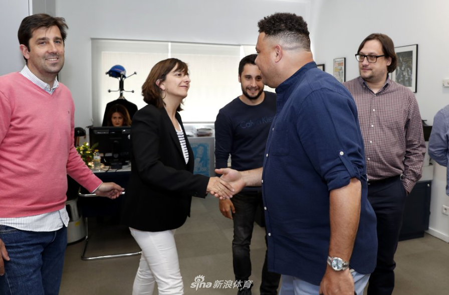 大罗又胖了?肚子越来越圆