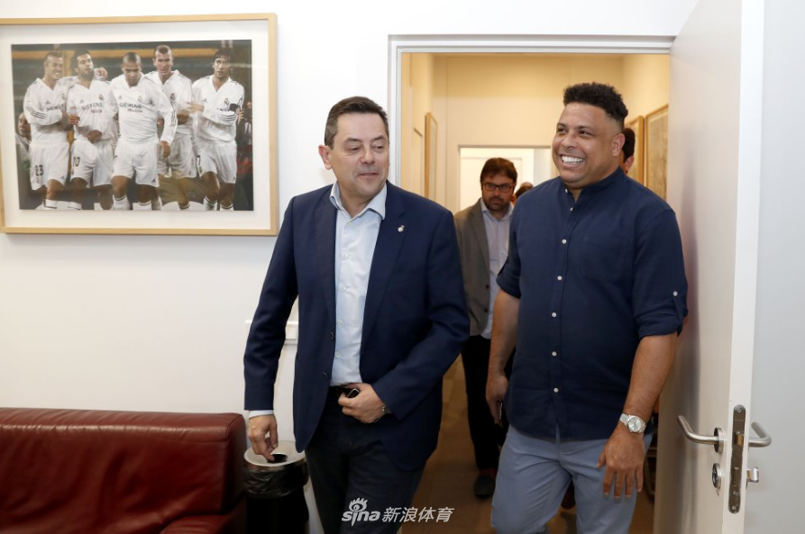 大罗又胖了?肚子越来越圆