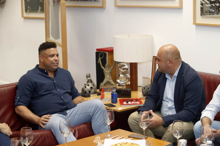 大罗又胖了?肚子越来越圆