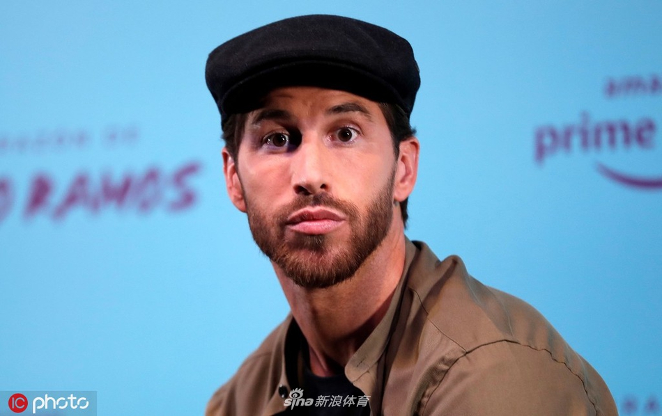 球场硬汉变型男！拉莫斯这身太帅气