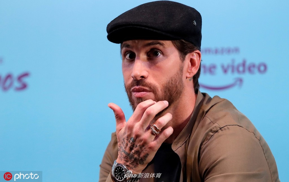 球场硬汉变型男！拉莫斯这身太帅气