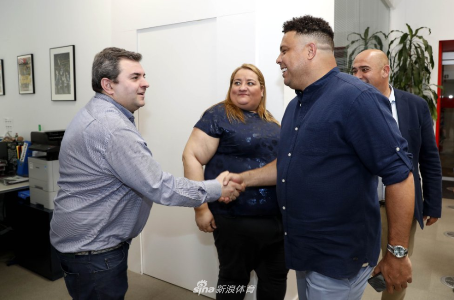 大罗又胖了?肚子越来越圆