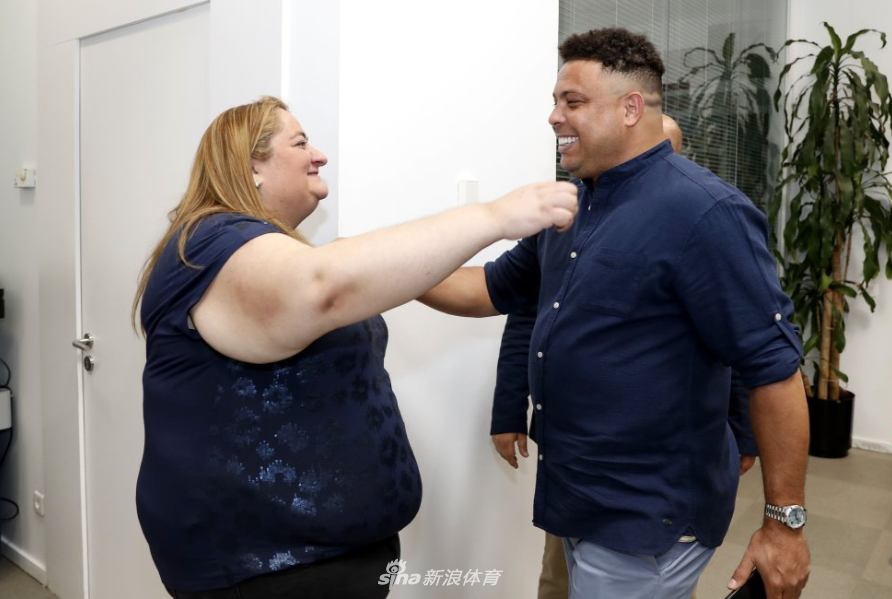 大罗又胖了?肚子越来越圆