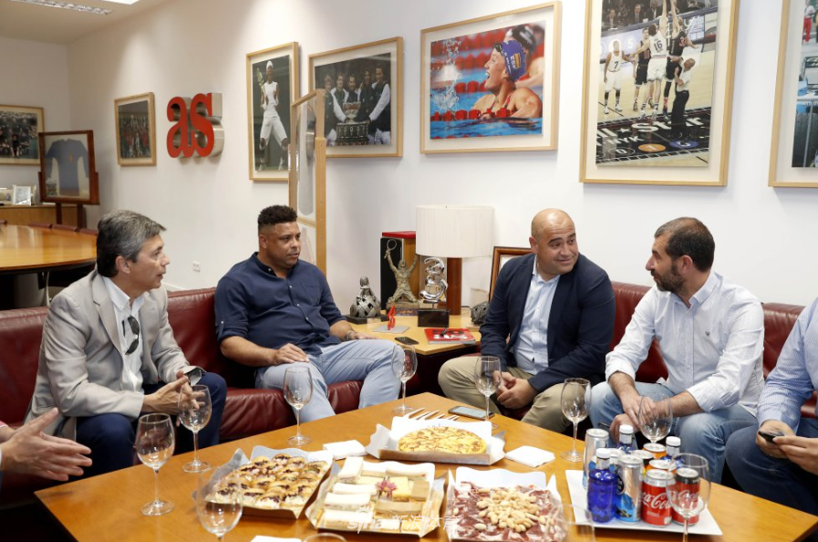 大罗又胖了?肚子越来越圆