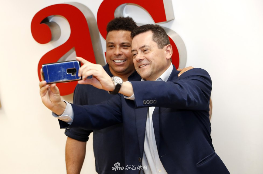 大罗又胖了?肚子越来越圆