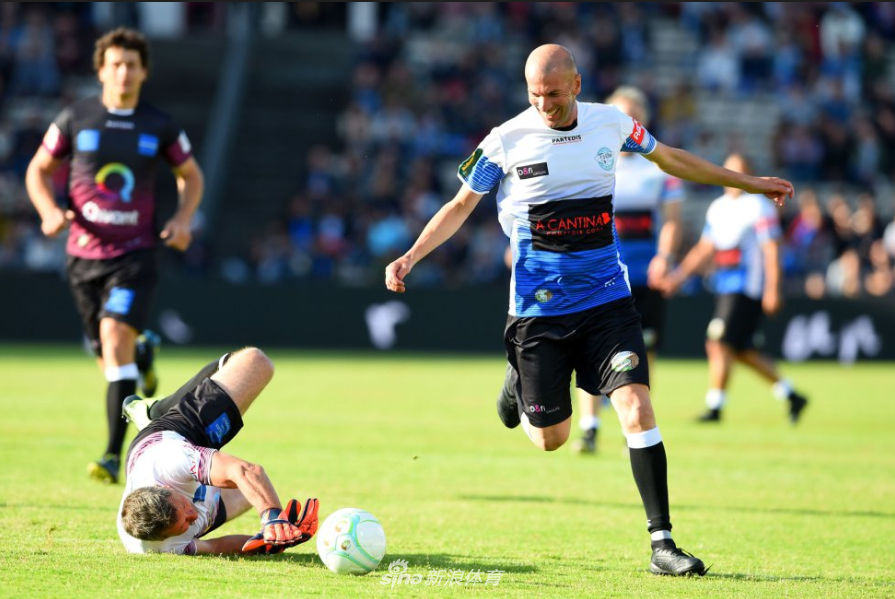 温格马赛回旋过掉齐达内？球场面对面PK