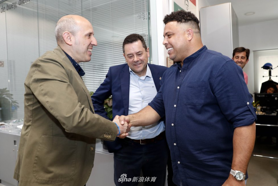 大罗又胖了?肚子越来越圆