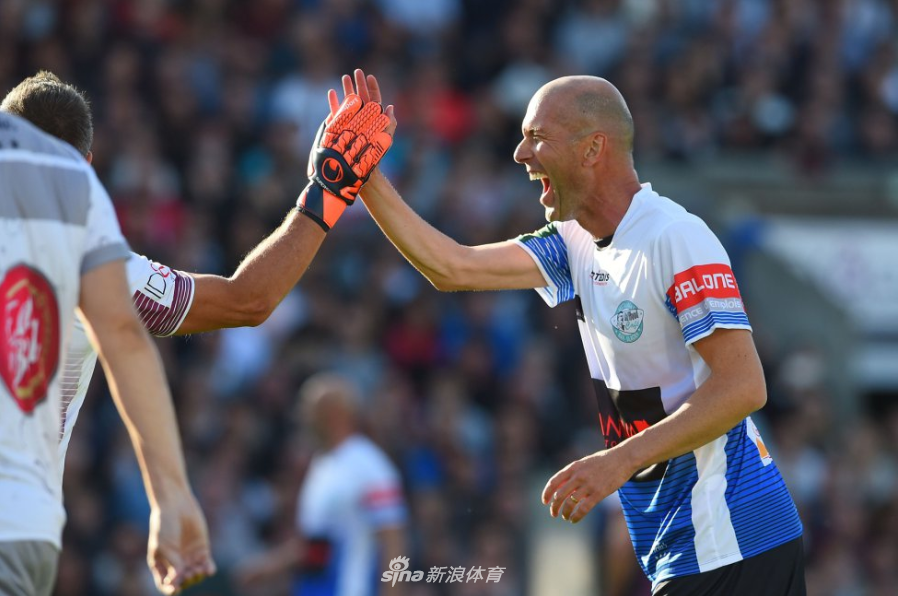 温格马赛回旋过掉齐达内？球场面对面PK