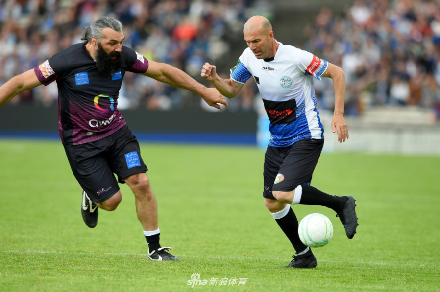 温格马赛回旋过掉齐达内？球场面对面PK