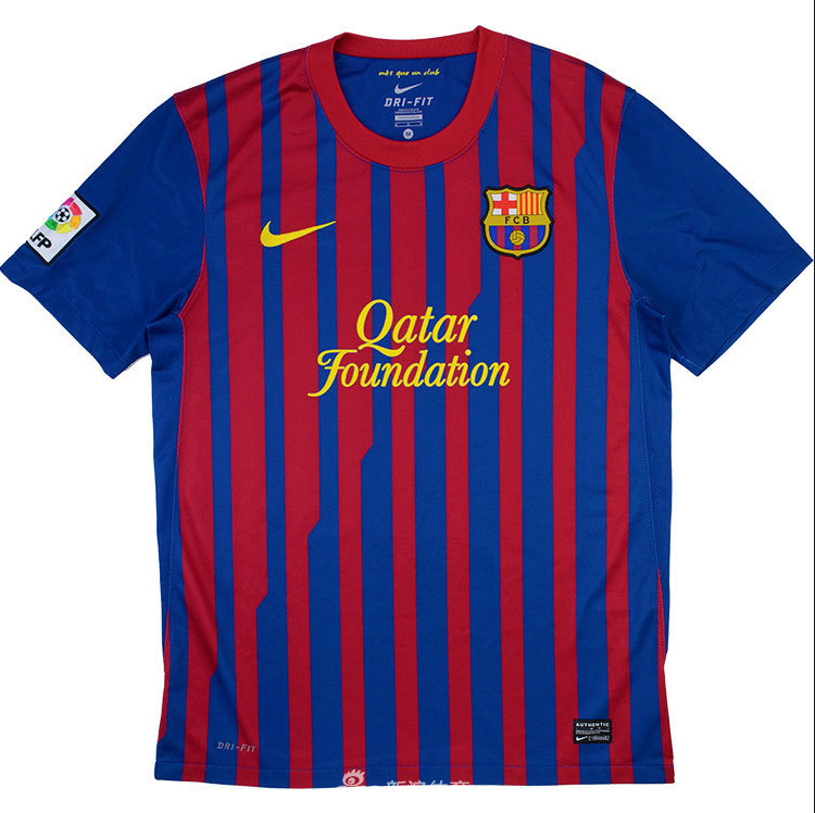 2011-12赛季，巴萨球衣胸前第一次出现商业广告