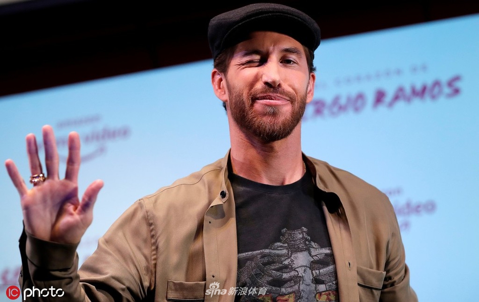 球场硬汉变型男！拉莫斯这身太帅气
