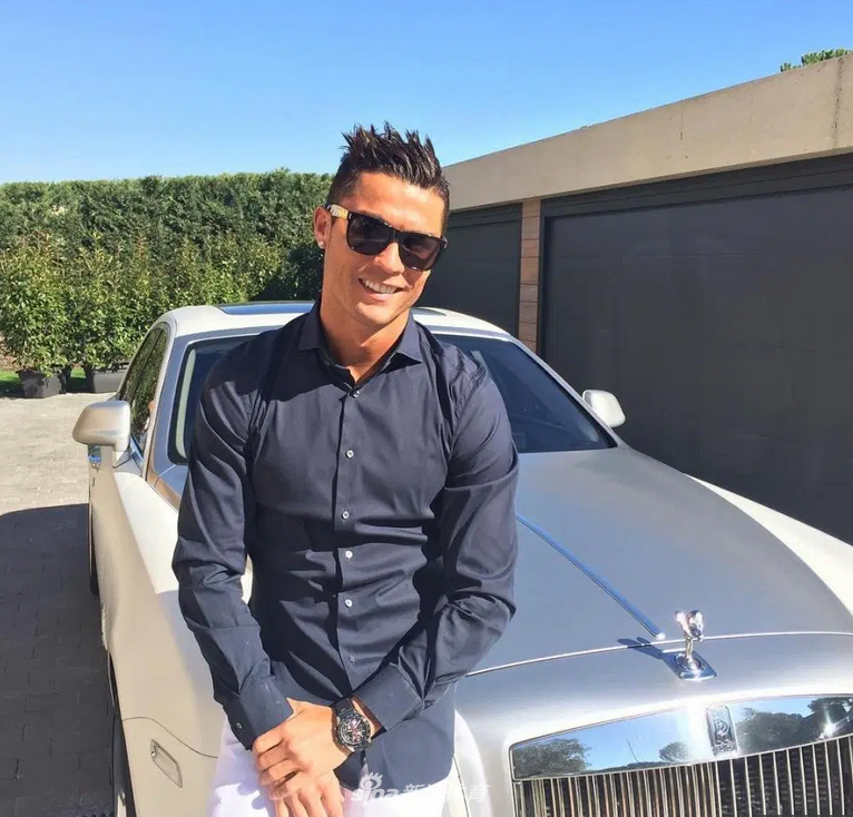 劳斯莱斯CULLINAN 33万镑