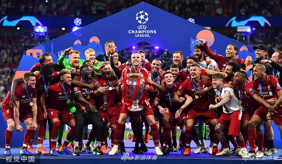 历年欧冠冠军捧杯瞬间