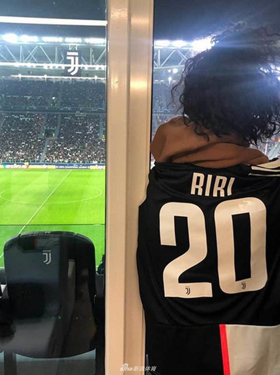 蕾哈娜现场观战尤文！她为此人而来