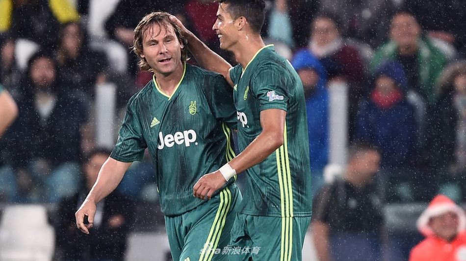 C罗慈善赛再演神级倒钩!搭档皮尔洛托蒂阵容太美