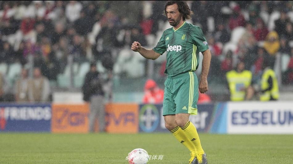 C罗慈善赛再演神级倒钩!搭档皮尔洛托蒂阵容太美