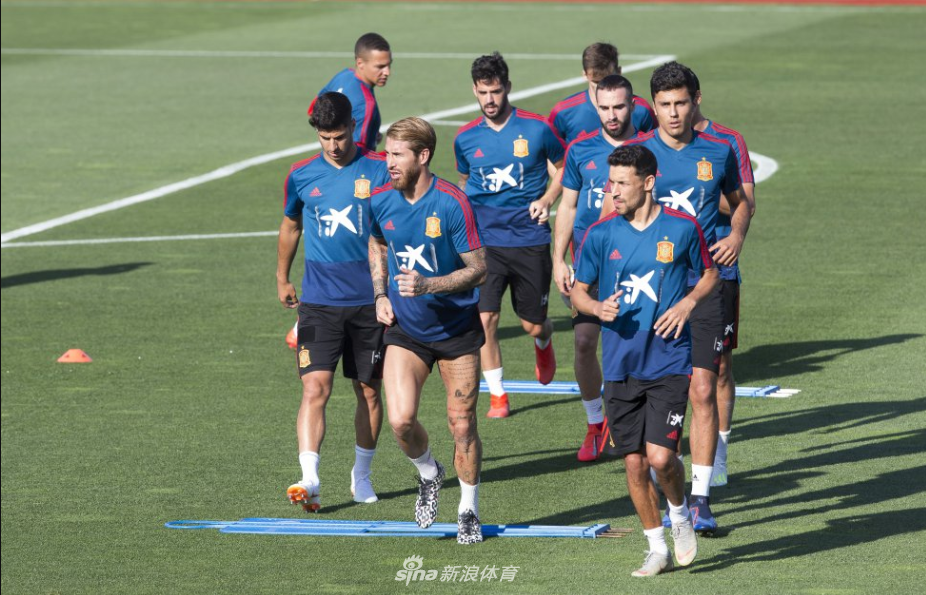 拉莫斯被谁怼了？西班牙训练中痛苦倒地