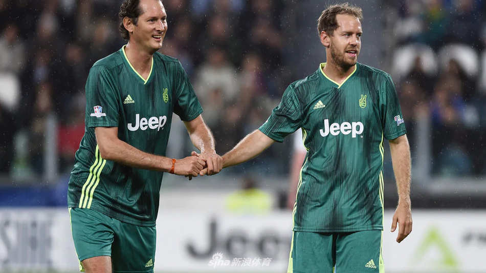 C罗慈善赛再演神级倒钩!搭档皮尔洛托蒂阵容太美