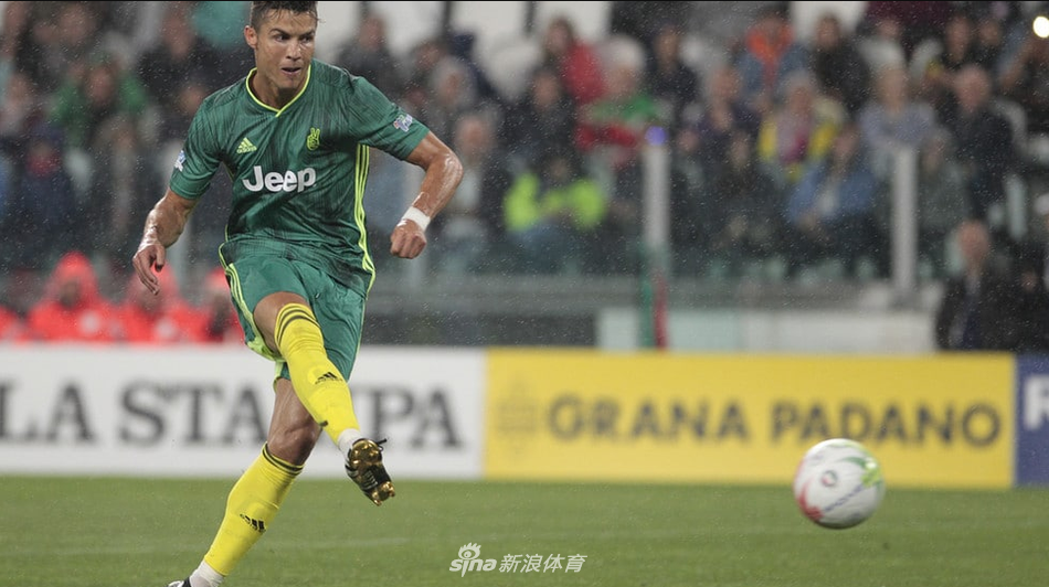 C罗慈善赛再演神级倒钩!搭档皮尔洛托蒂阵容太美