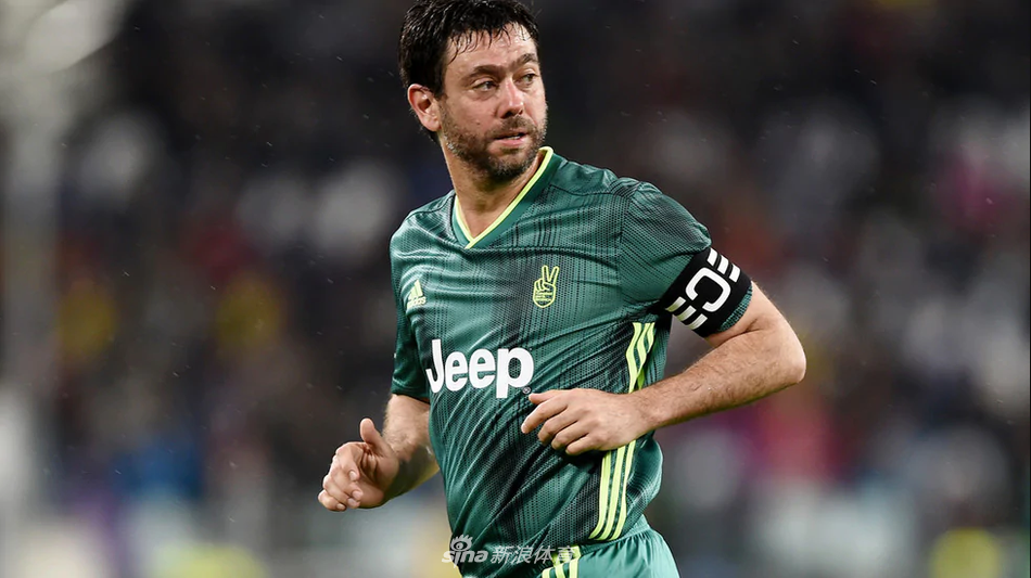 C罗慈善赛再演神级倒钩!搭档皮尔洛托蒂阵容太美