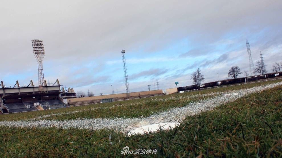 皇马国王杯对手主场堪比大学操场