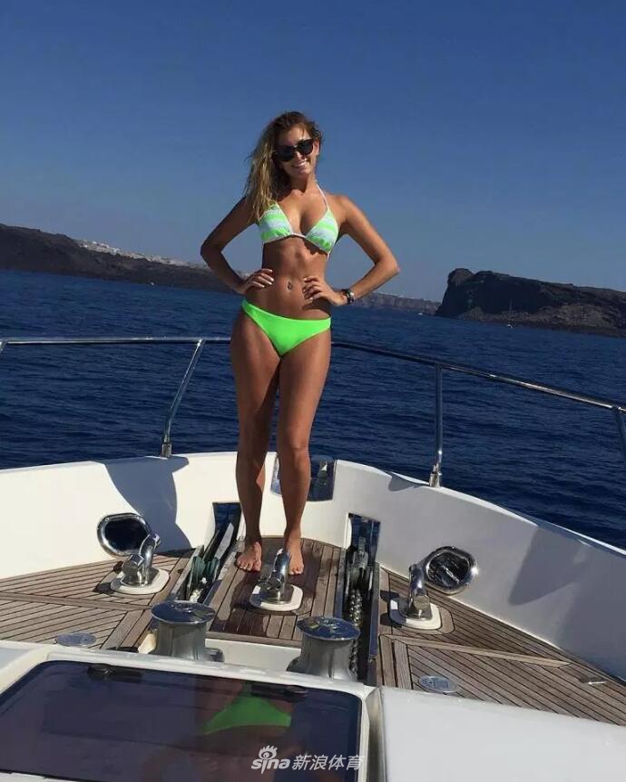 玲珑曲线!曼联妖人为她折腰