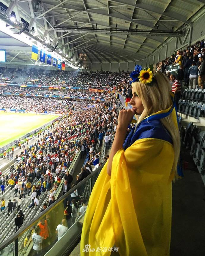 曼城妖星强吻却抱得美人归 我酸了你们呢？