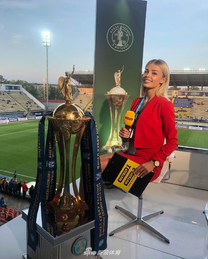 曼城妖星强吻却抱得美人归 我酸了你们呢？