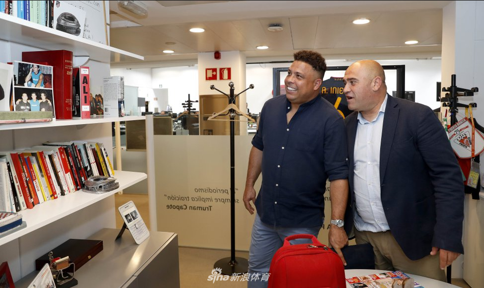 大罗又胖了?肚子越来越圆