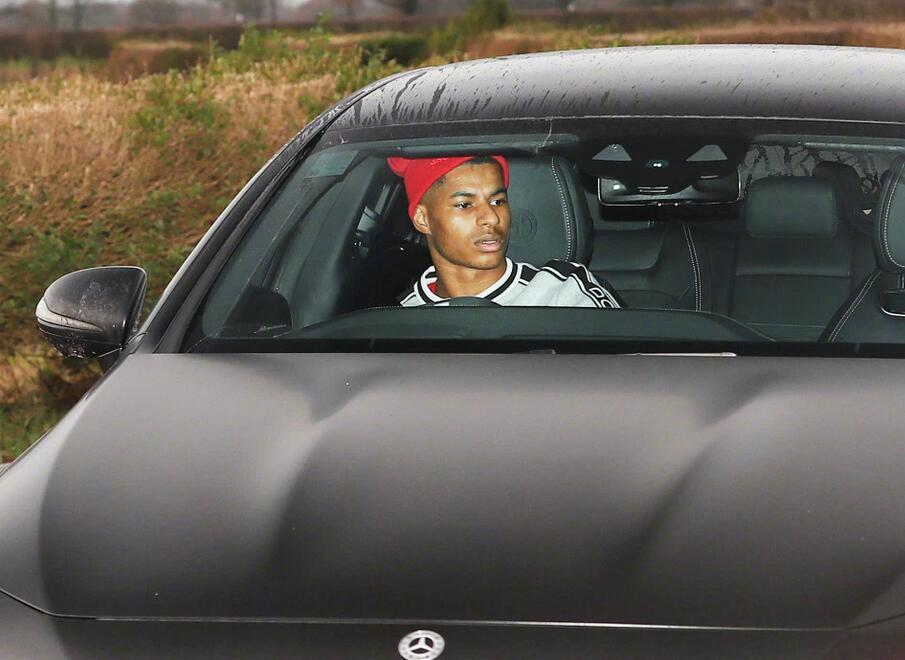 曼联众将开豪车去训练！谁的最靓？