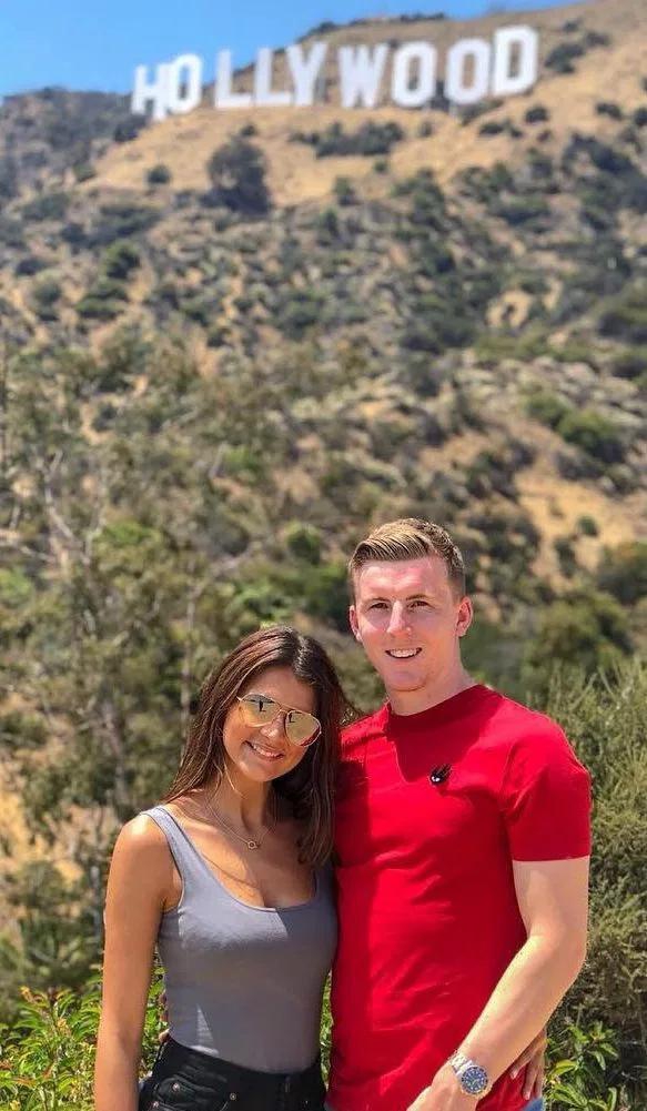 英超妖星让人羡慕!娇妻太美