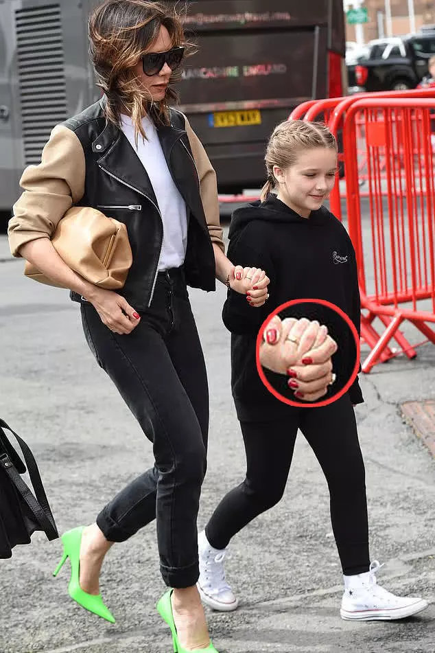 小贝与儿女同框 小七怎么一脸嫌弃？