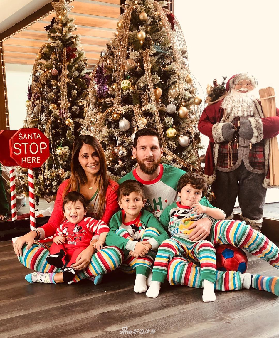 又晒全家福！梅西这一家真甜