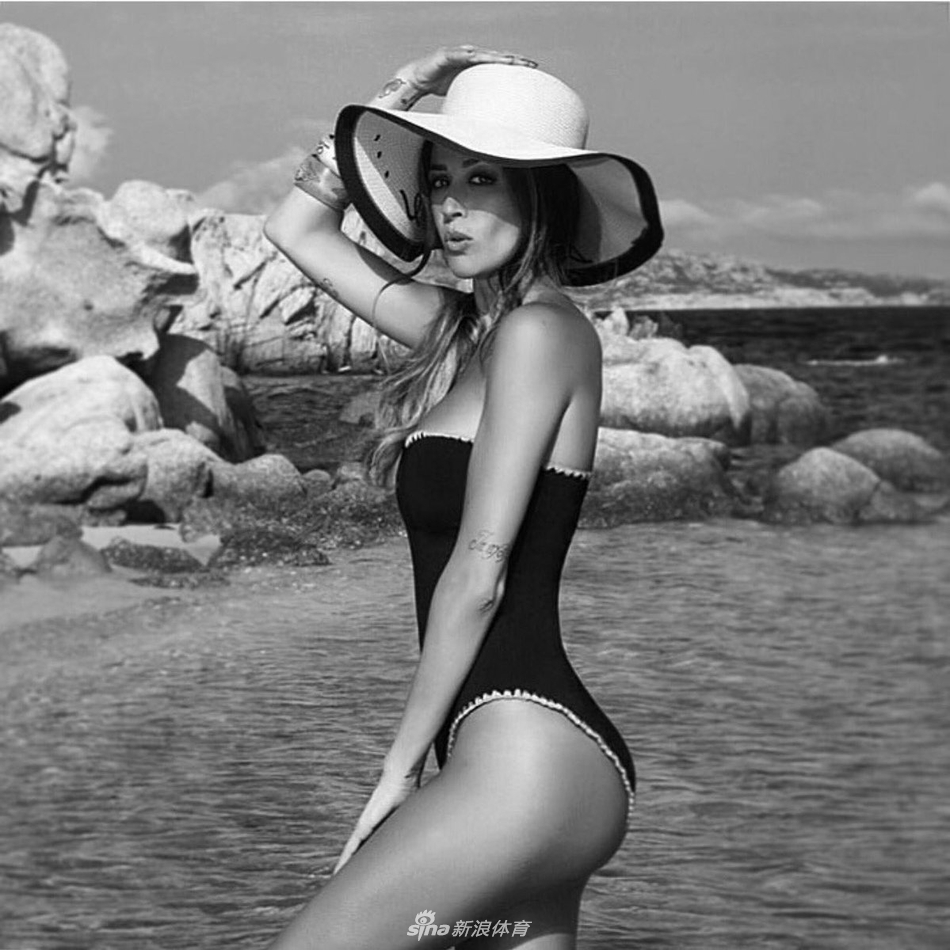 米兰美女主持火辣私房美照