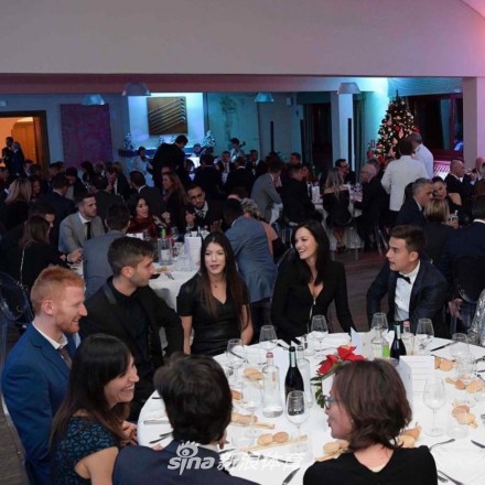 C罗携女友出席尤文圣诞晚宴