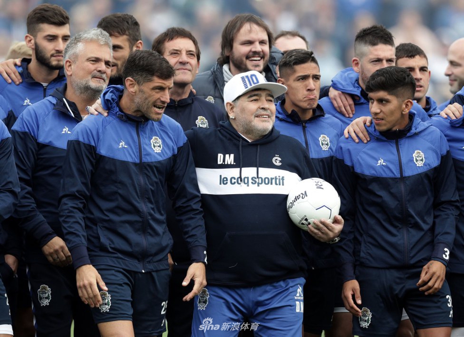 永远的神！老马重拾教鞭数万人迎接