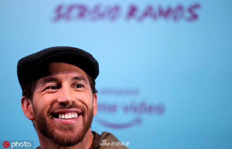 球场硬汉变型男！拉莫斯这身太帅气