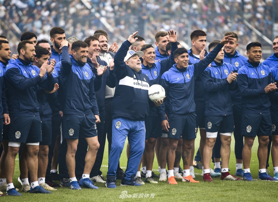 永远的神！老马重拾教鞭数万人迎接