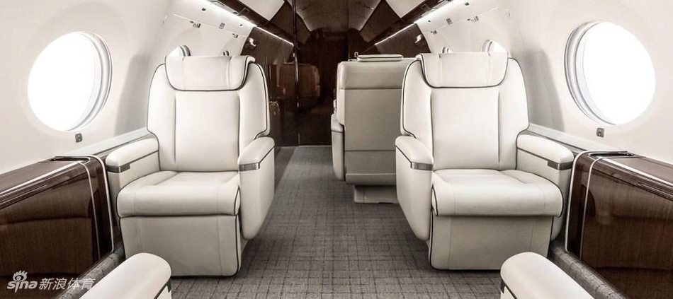 C罗飞机内部