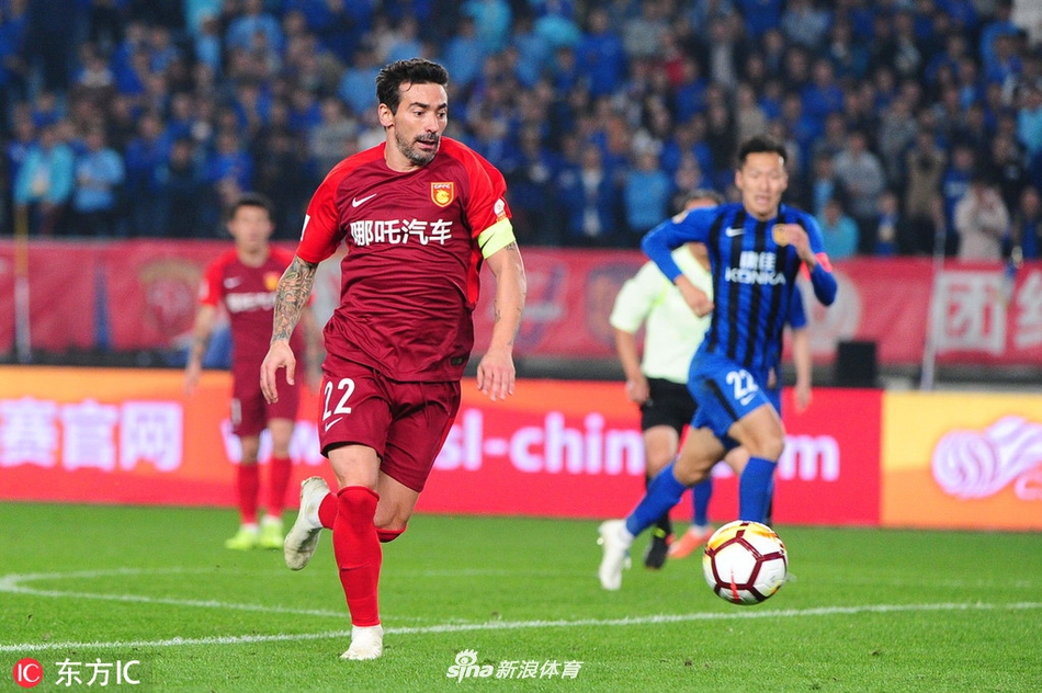 拉维奇在比赛中