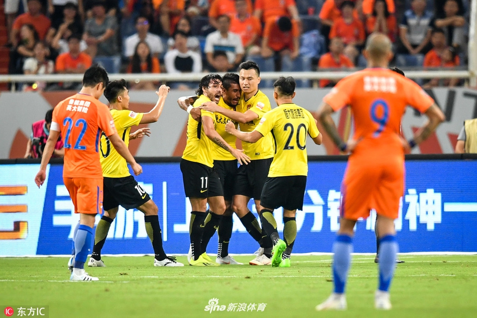 恒大客场击败鲁能