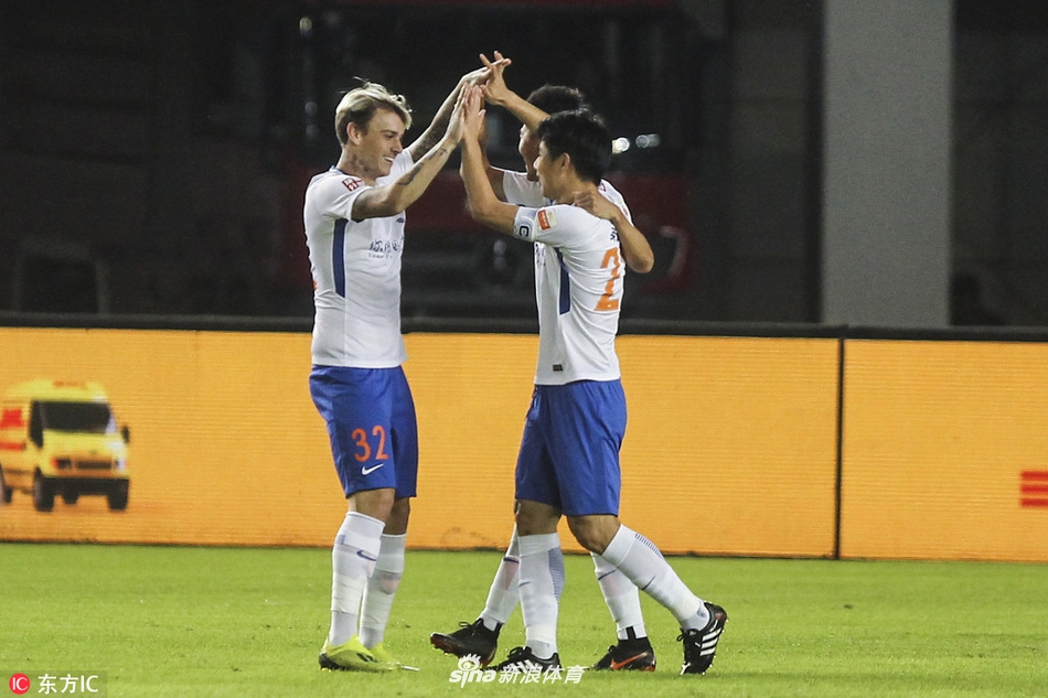 蒿俊闵率先破门