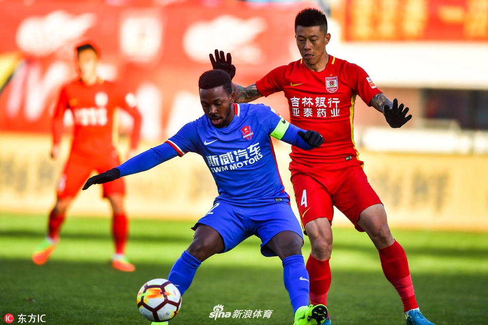 费尔南多在比赛中