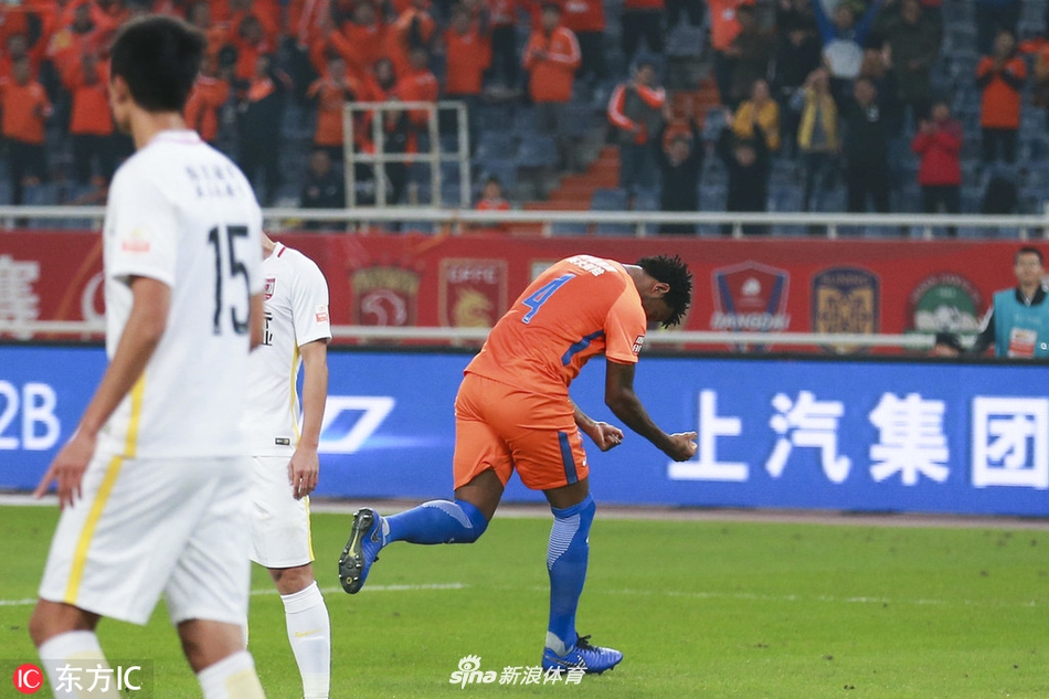 漂亮的头球破门