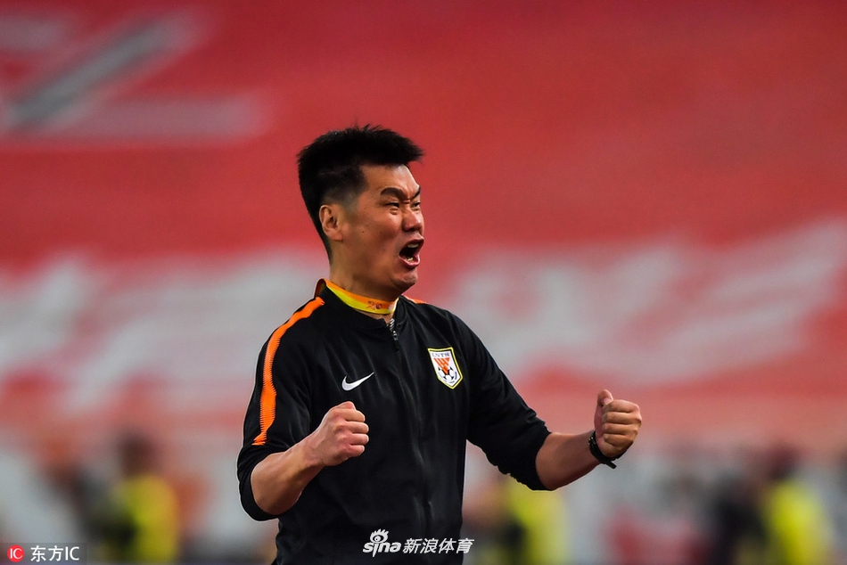 李霄鹏激情庆祝