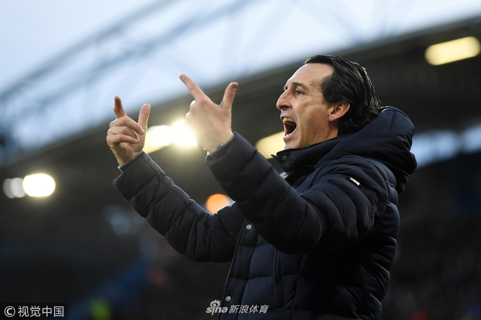 埃梅里为球员鼓劲