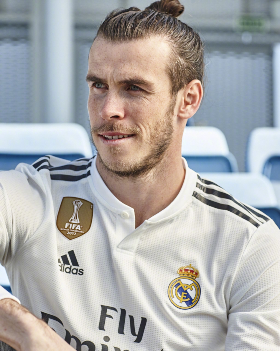 皇马发布新赛季球衣 贝尔本泽马帅气演绎